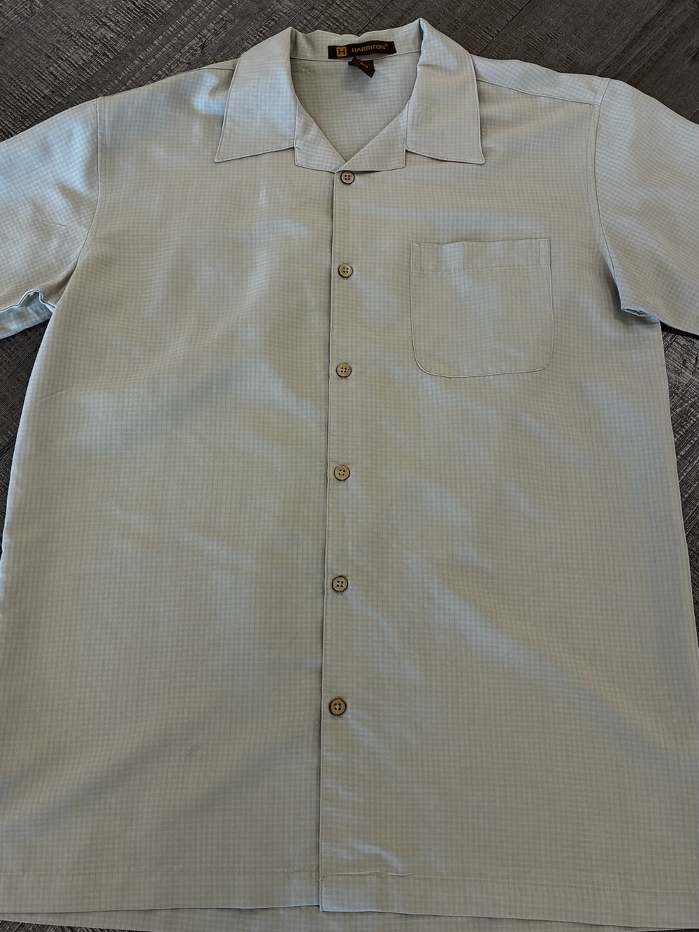 Men’s Harriton cream Short-Sleeve Casual Button-Down Shirt size medium